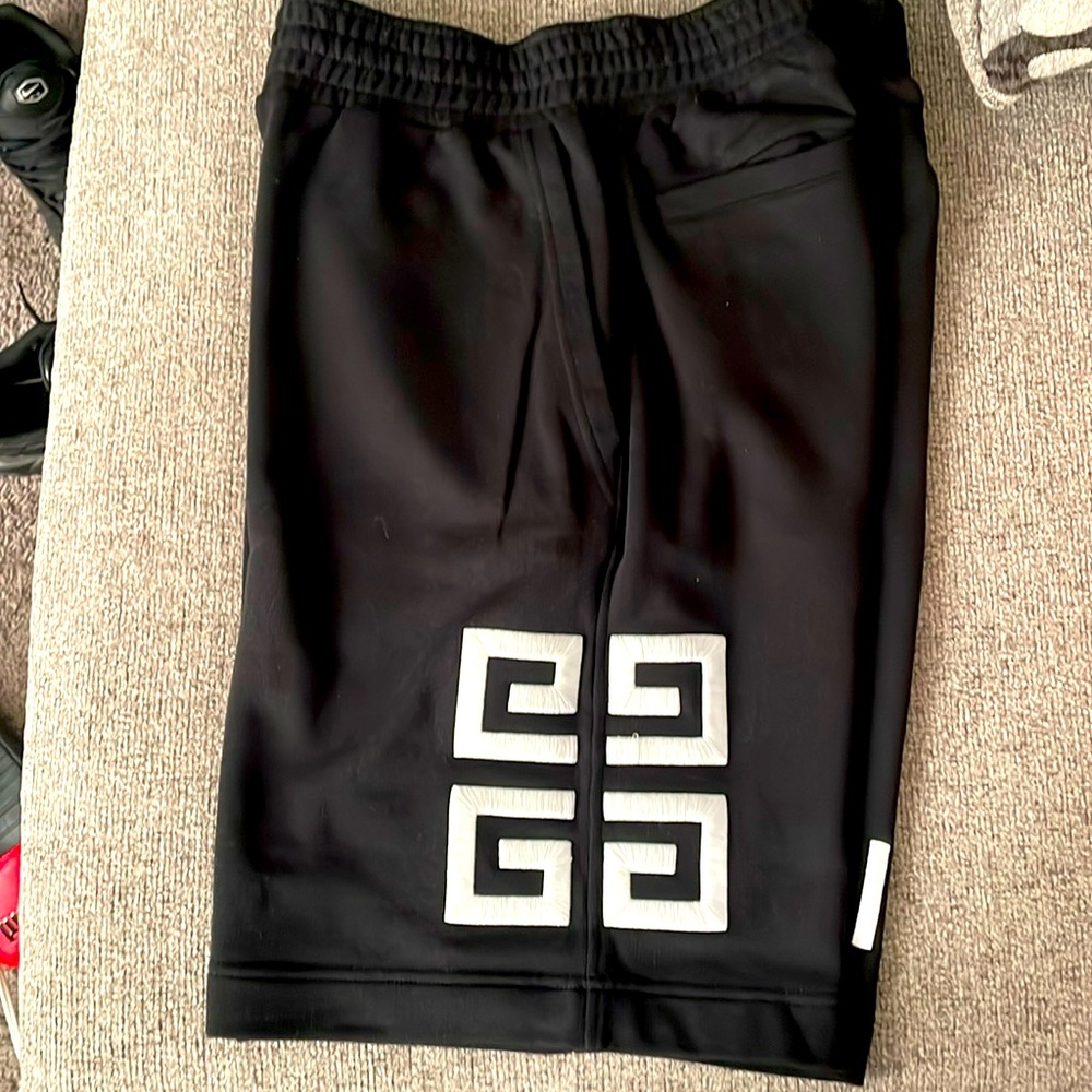 Givenchy shorts men’s size M